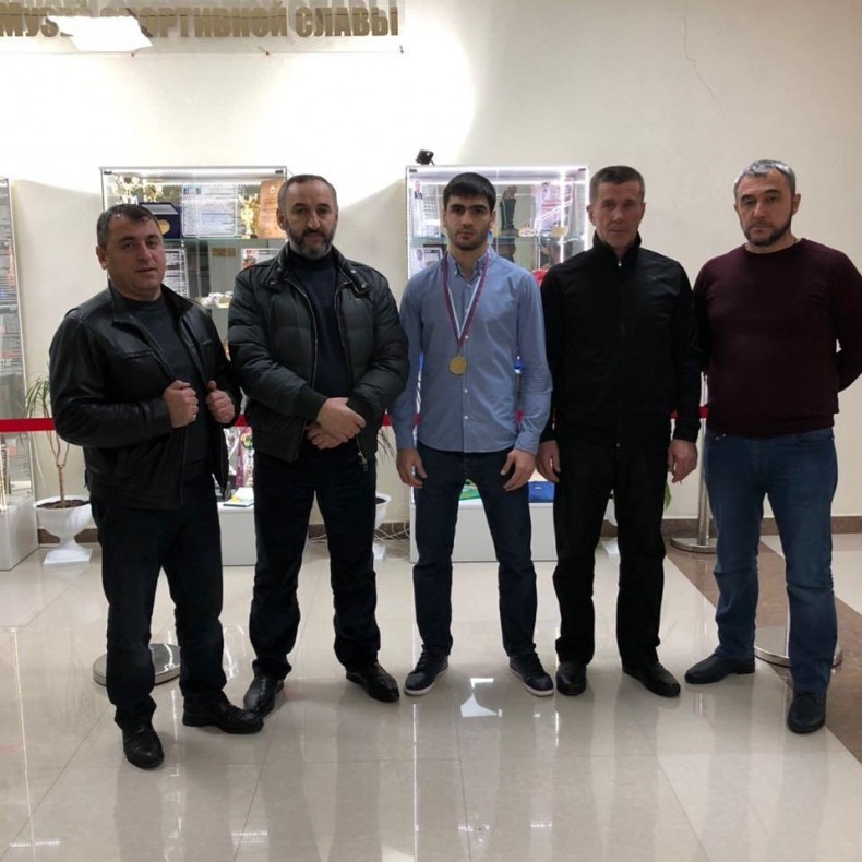 Двукратный чемпион мира по боевому самбо Рустам Талдиев сегодня стал гостем Дворца спорта "Магас"